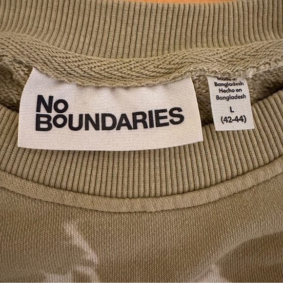 No Boundaries All Gender Fleece Crewneck Sweatshirt with Long Sleeves - Picture 2 of 5
